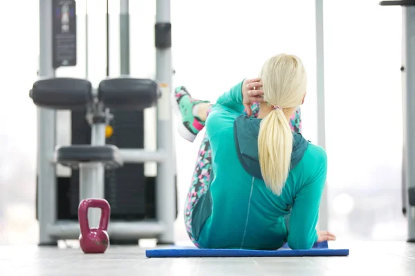 Aantrekkelijk Passen Vrouw Uitwerkend Abs Fitness Gym Intervallen Maken — Stockfoto
