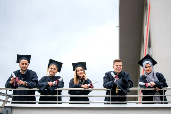 Grupo Diversos Estudiantes Internacionales Posgrado Celebrando Sentado Pie Concepto —  Fotos de Stock