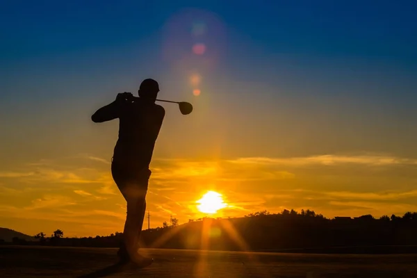 Homme Joue Golf Coucher Soleil — Photo