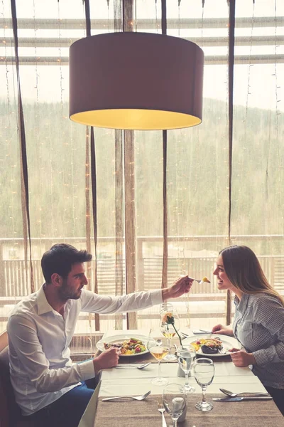 Food Christmas Holidays People Concept Smiling Couple Eating Main Course — Stock Photo, Image