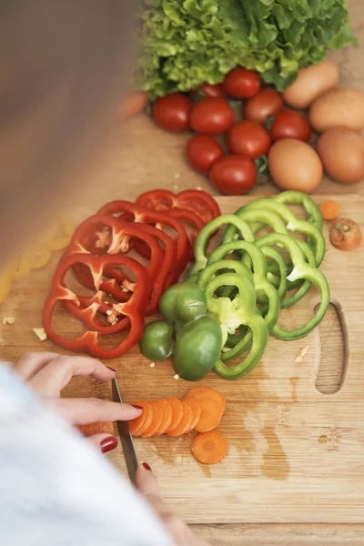 Woman Cooking Vegetables Kitchen — Stock Photo, Image