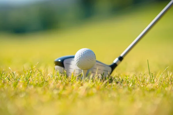 Man Spelar Golf Sommar — Stockfoto