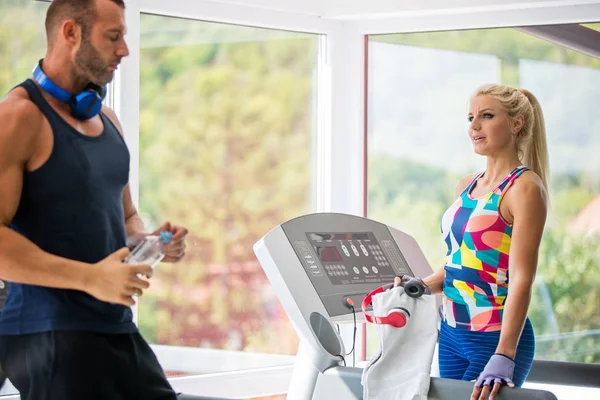 Spor Fitness Yaşam Tarzı Teknoloji Insan Kavramı Spor Salonunda Koşu — Stok fotoğraf