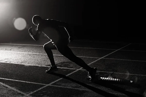 Sport Sprinter Opustil Startovací Bloky Běžeckém Okruhu — Stock fotografie