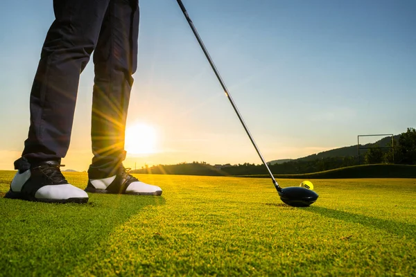 Hombre Jugando Golf Verano — Foto de Stock