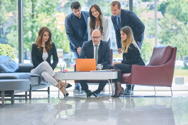 Equipo Negocios Corporativos Gerente Una Reunión Cerca — Foto de Stock