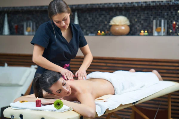 Spa Woman Female Enjoying Relaxing Back Massage Cosmetology Spa Centre — Stock Photo, Image