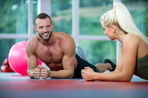 Attractive Young Sports People Talking Smiling While Lying Gym — Stock Photo, Image