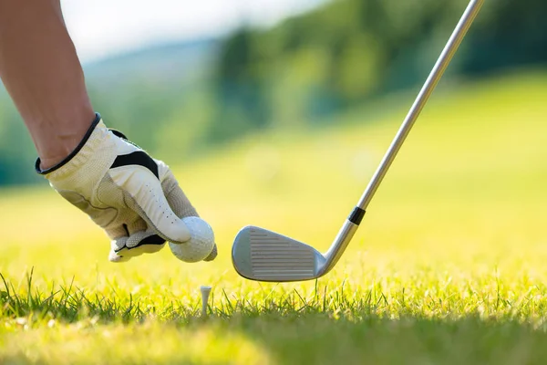 Homem Jogando Golfe Verão — Fotografia de Stock