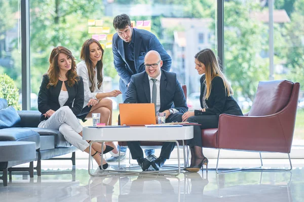 Equipo Negocios Corporativos Gerente Una Reunión Cerca — Foto de Stock