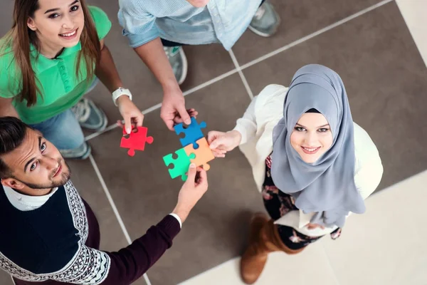 Teamwork Der Partner Konzept Der Integration Und Inbetriebnahme Mit Puzzleteilen — Stockfoto