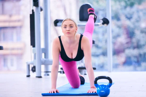 Fitness Frauentraining Mit Der Kettlebell — Stockfoto