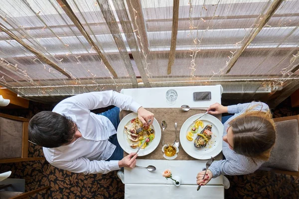 생활양식입니다 현대적인 레스토랑에서 — 스톡 사진