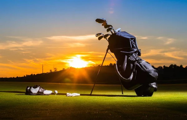 Golf Club Golf Ball Sáčku Trávě — Stock fotografie
