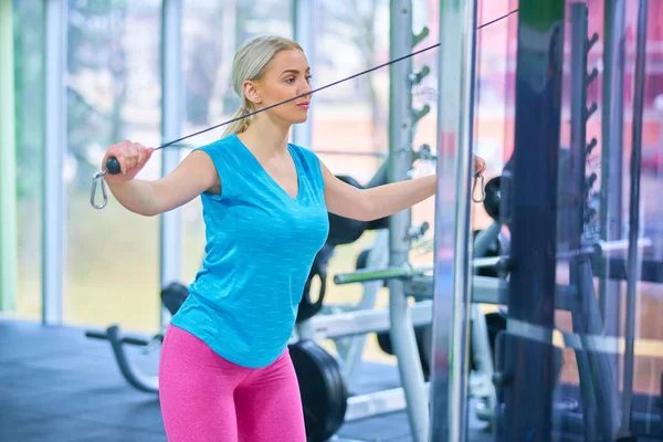 Strong Female Exercising Barbell Gym — Stock Photo, Image