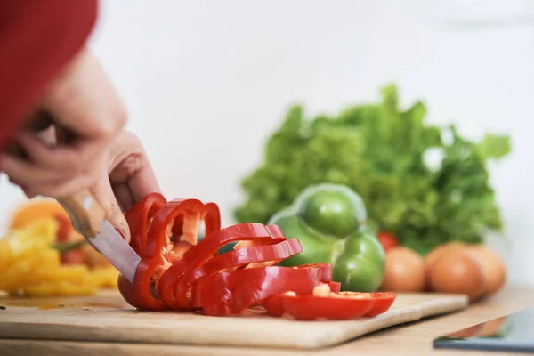 Woman Cooking Vegetables Kitchen — Stock Photo, Image