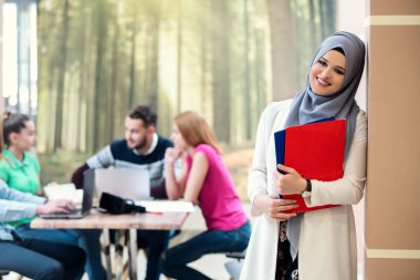 sorun, takım çalışması, okul, eğitim için çözüm bulmak için ekip olarak çalışma başlangıç iş insanlar grubu