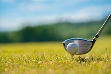 Adam oynarken Golf yaz aylarında