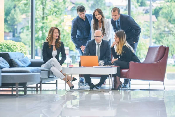 Equipo Negocios Corporativos Gerente Una Reunión Cerca — Foto de Stock