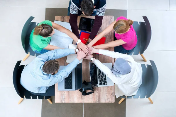 Equipo Celebración Fiesta Éxito Concepto Del Negocio Inicio Cowrking Espacio — Foto de Stock