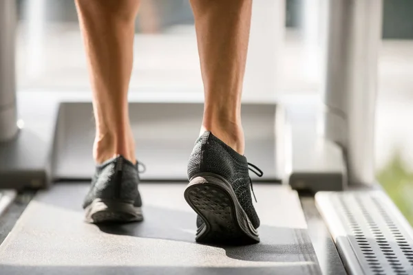 Jeune Homme Vêtements Sport Courir Sur Tapis Roulant Salle Gym — Photo