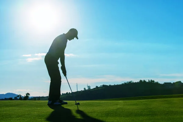 Homem Está Jogando Golfe Verão — Fotografia de Stock