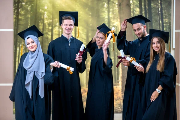 Grupo Diversos Estudiantes Internacionales Posgrado Celebrando Sentado Pie Concepto —  Fotos de Stock