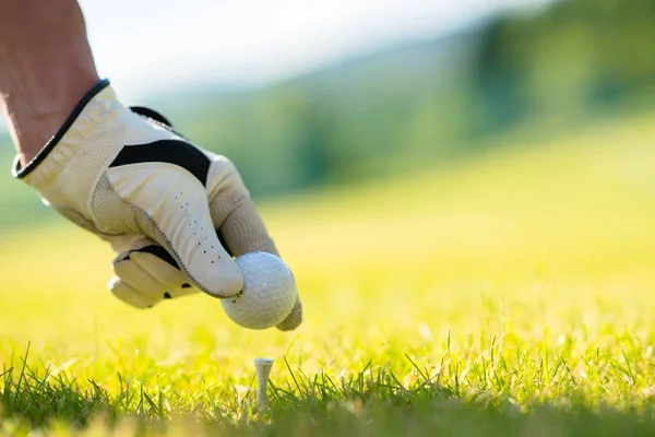 Man Spelar Golf Sommar — Stockfoto