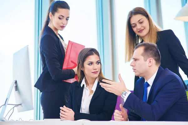 Businesspeople Using Laptop Conference Table — Stock Photo, Image