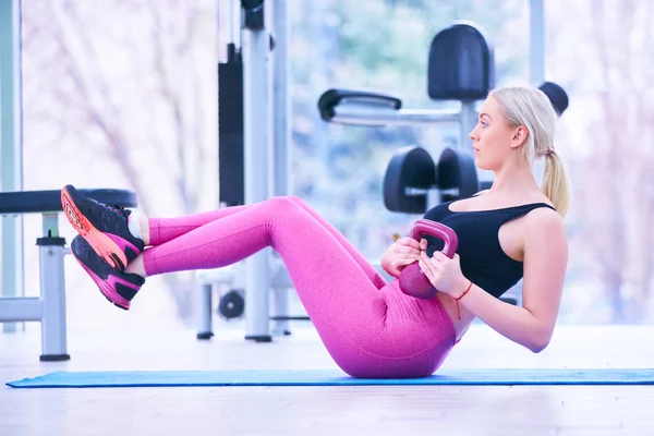 Fitness Frauentraining Mit Der Kettlebell — Stockfoto