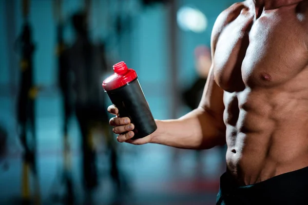 Joven Musculoso Guapo Bebe Una Proteína Gimnasio — Foto de Stock