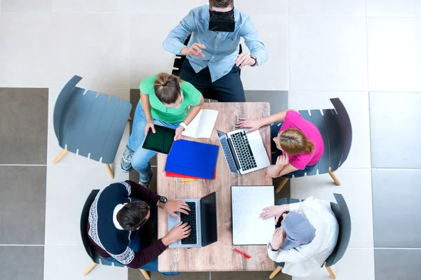 Jóvenes Equipo Trabajo Startup Escuela Conceptual — Foto de Stock