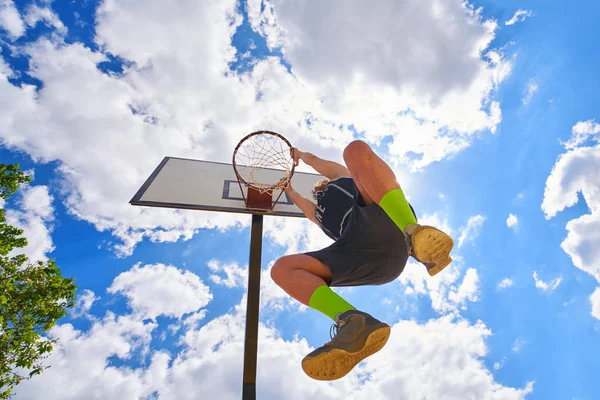 Basketbalový Hráč Akci Pod Vysoké Bodování — Stock fotografie