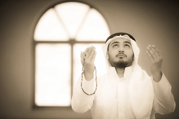 Religioso Musulmán Rezando Dentro Mezquita —  Fotos de Stock
