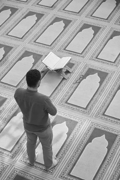 Religious Muslim Man Praying Mosque — Stock Photo, Image