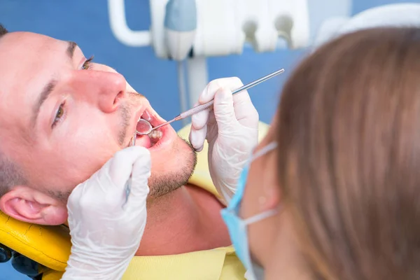 Doctor Hablando Con Paciente Concepto Dentista —  Fotos de Stock