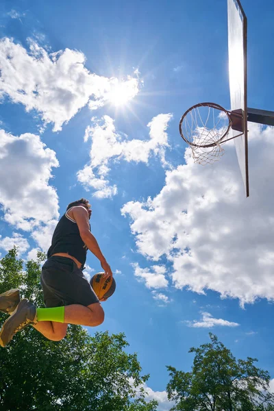 Basketbalový Hráč Akci Pod Vysoké Bodování — Stock fotografie