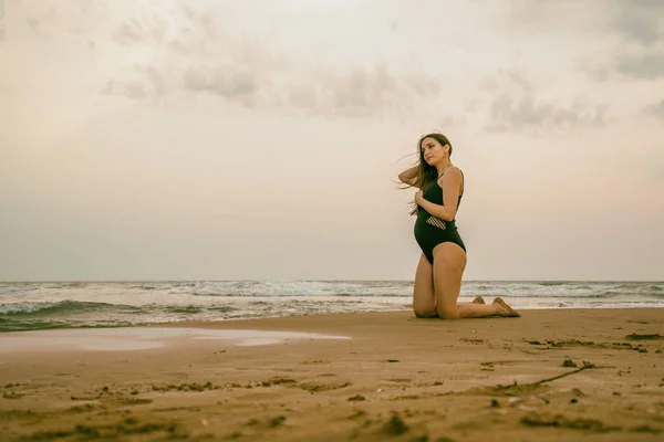 Heureuse Femme Enceinte Plage — Photo