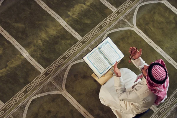 Religious Muslim Man Praying Mosque — Stock Photo, Image