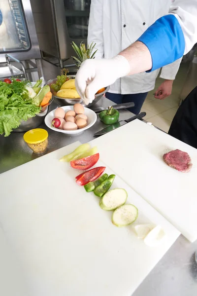Chef Preparing Food Restaurant Kitchen — Stock Photo, Image