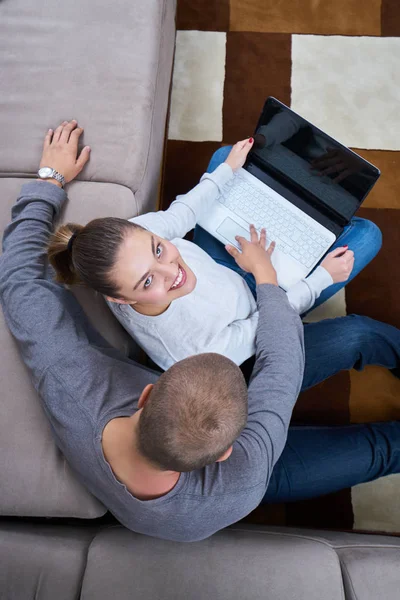 Young Couple Sitting Floor New Apartment — Stock Photo, Image