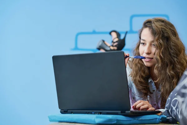 Creative Young Woman Working Computer New Startup Project — Stock Photo, Image