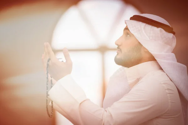 Religijny Muzułmanin Modlący Się Meczecie — Zdjęcie stockowe