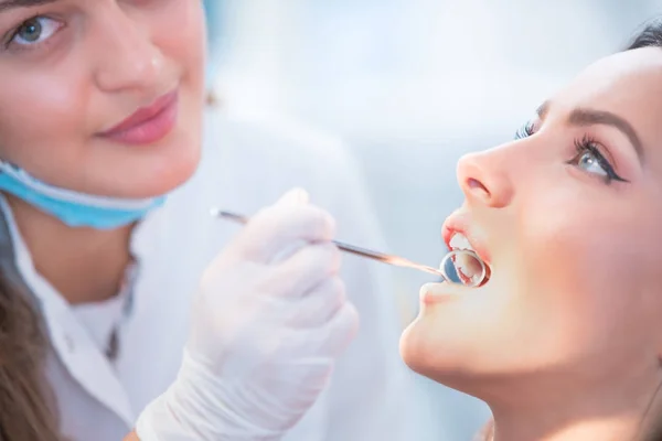 Médico Está Falar Com Paciente Conceito Dentista — Fotografia de Stock