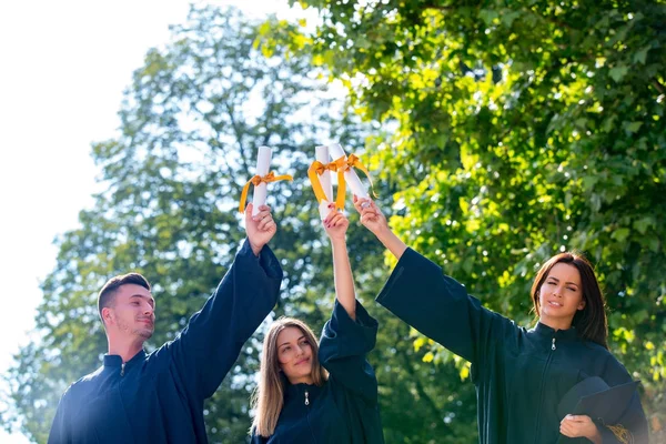 Educación Graduación Concepto Personas Grupo Estudiantes Internacionales Felices Tablas Mortero — Foto de Stock