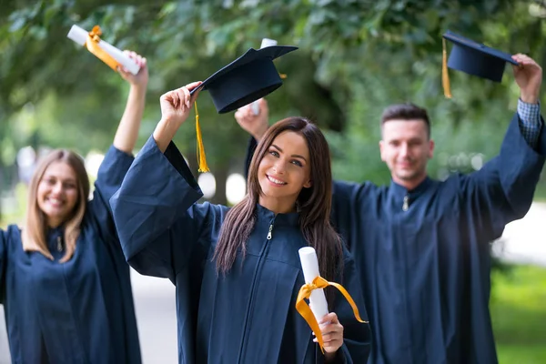 Educação Graduação Conceito Pessoas Grupo Estudantes Internacionais Felizes Placas Argamassa — Fotografia de Stock