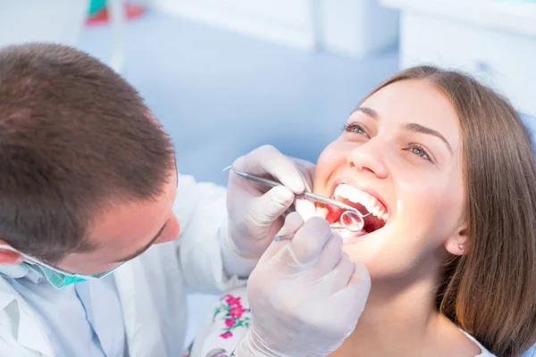 Médico Está Falar Com Paciente Conceito Dentista — Fotografia de Stock