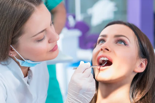 Médico Está Falar Com Paciente Conceito Dentista — Fotografia de Stock
