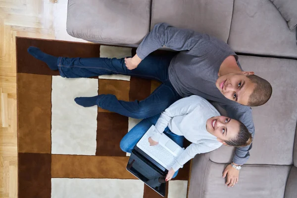 Young Couple Sitting Floor New Apartment — Stock Photo, Image