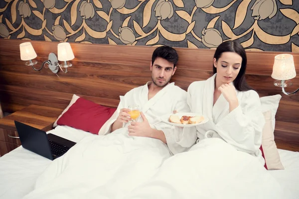 Hotel Viagens Relacionamentos Conceito Felicidade Casal Feliz Cama — Fotografia de Stock